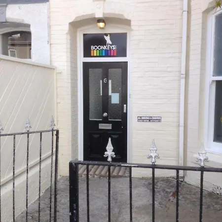 Boonkeys Surf Hostel
